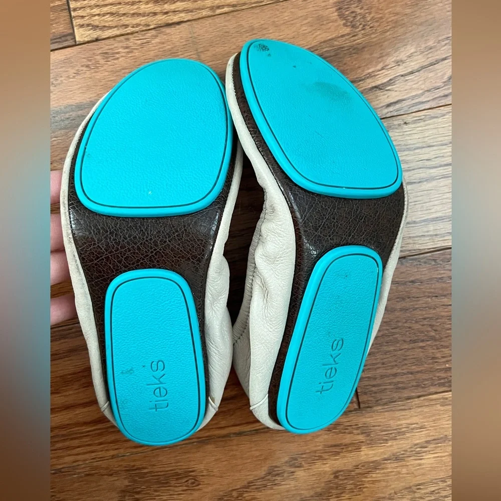 Tieks Taupe Ballet Flat Shoes Sz 7 - Picture 7 of 8